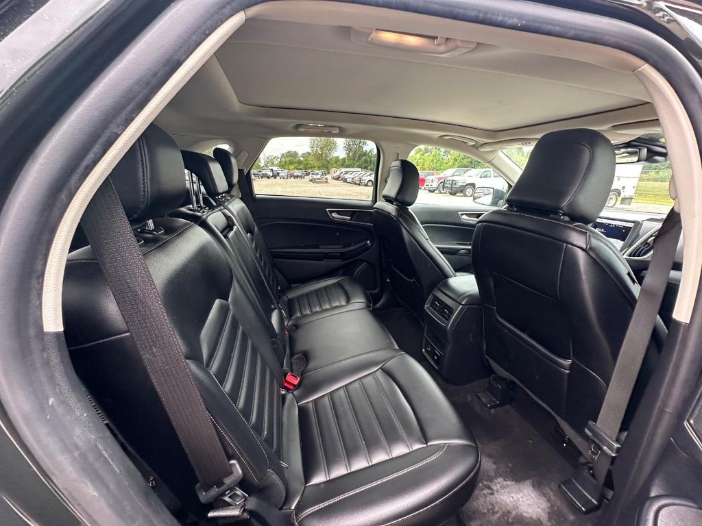 Ford Edge Vehicle Full-screen Gallery Image 13