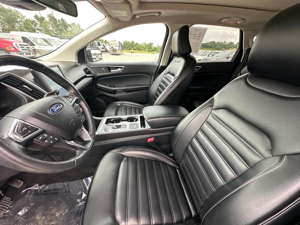 Ford Edge Vehicle Full-screen Gallery Image 14