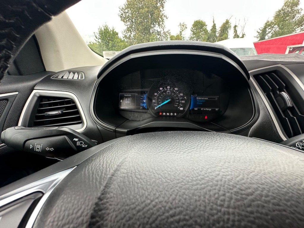 Ford Edge Vehicle Full-screen Gallery Image 17