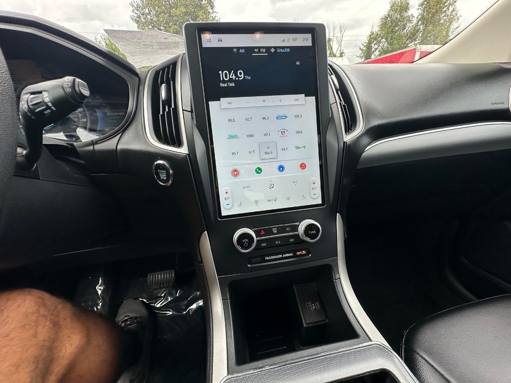 Ford Edge Vehicle Full-screen Gallery Image 19