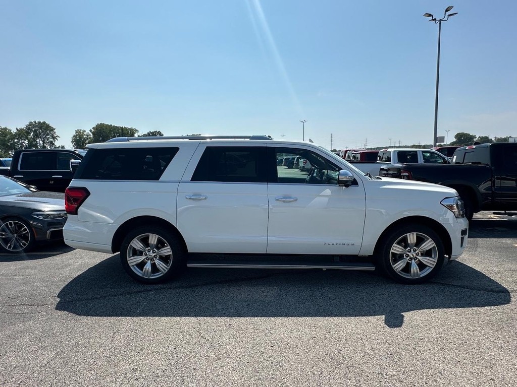 Ford Expedition Max Vehicle Full-screen Gallery Image 2
