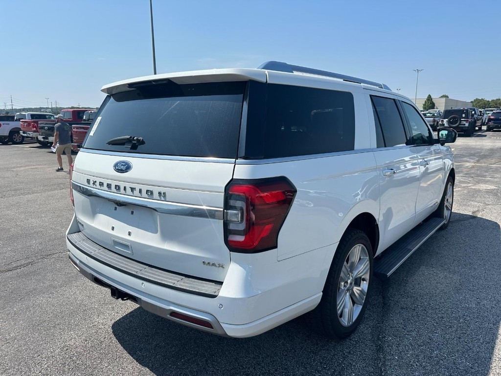 Ford Expedition Max Vehicle Full-screen Gallery Image 3