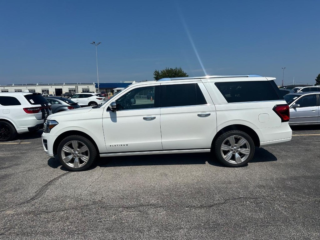 Ford Expedition Max Vehicle Full-screen Gallery Image 4