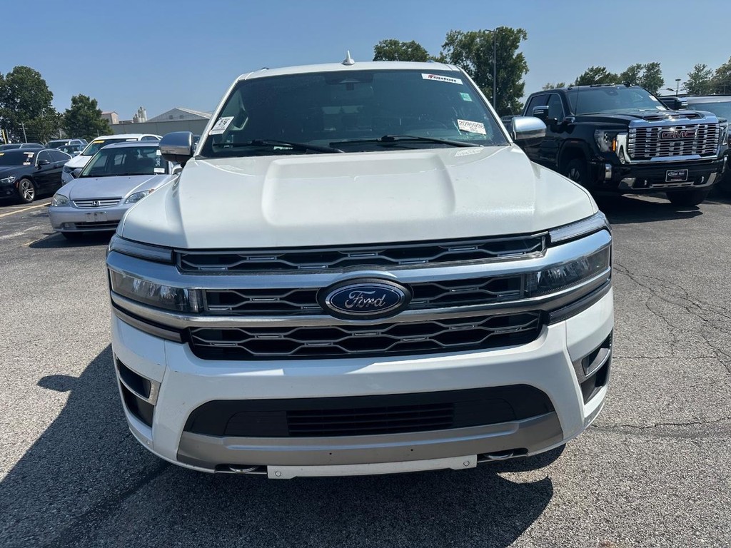 Ford Expedition Max Vehicle Full-screen Gallery Image 8