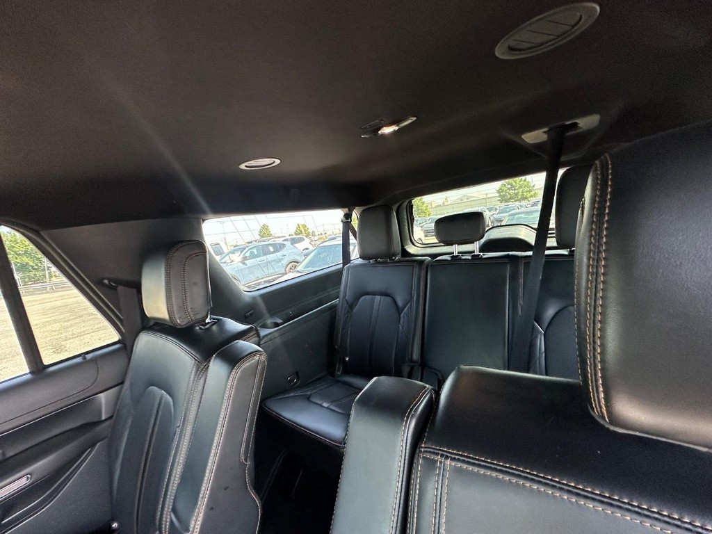 Ford Expedition Max Vehicle Full-screen Gallery Image 10