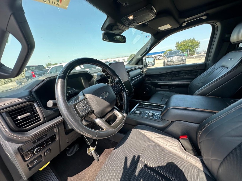 Ford Expedition Max Vehicle Full-screen Gallery Image 13