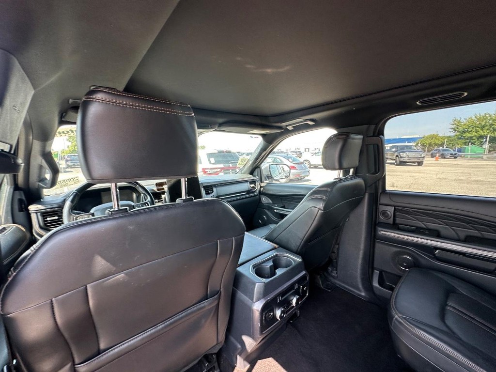 Ford Expedition Max Vehicle Full-screen Gallery Image 15