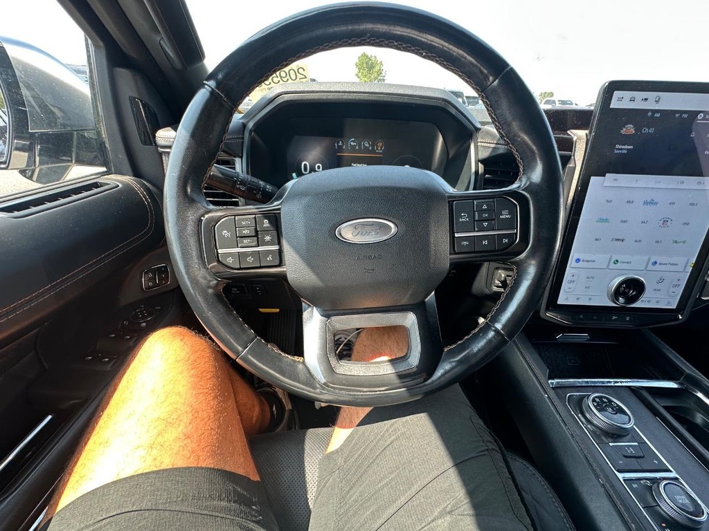 Ford Expedition Max Vehicle Full-screen Gallery Image 19
