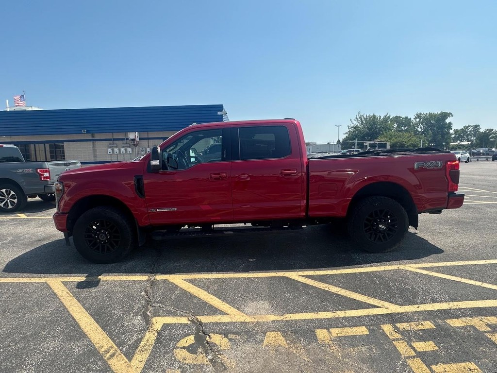 Ford Super Duty F-250 SRW Vehicle Full-screen Gallery Image 4