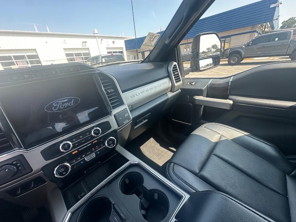 Ford Super Duty F-250 SRW Vehicle Full-screen Gallery Image 17