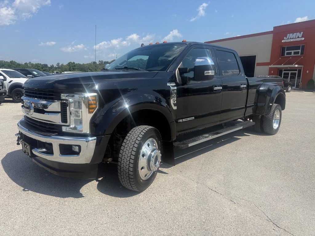 Ford Super Duty F-450 DRW Vehicle Full-screen Gallery Image 2