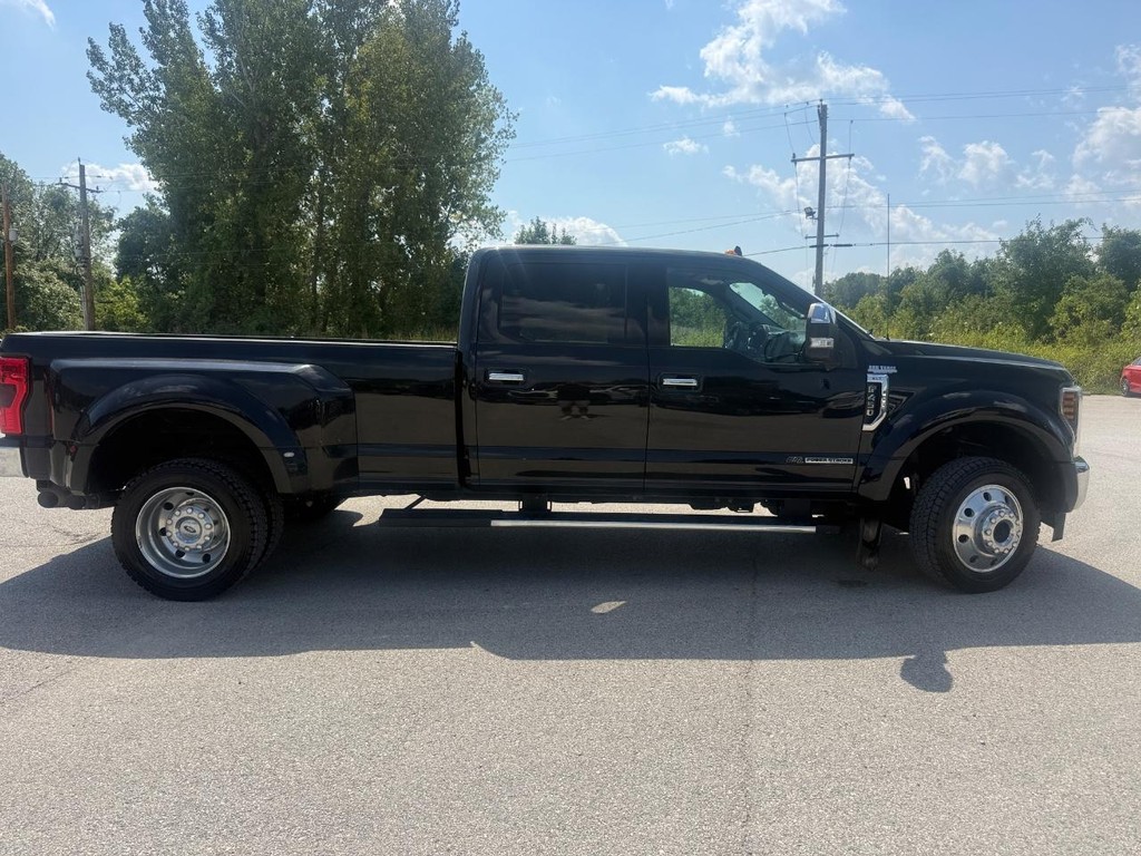 Ford Super Duty F-450 DRW Vehicle Full-screen Gallery Image 4