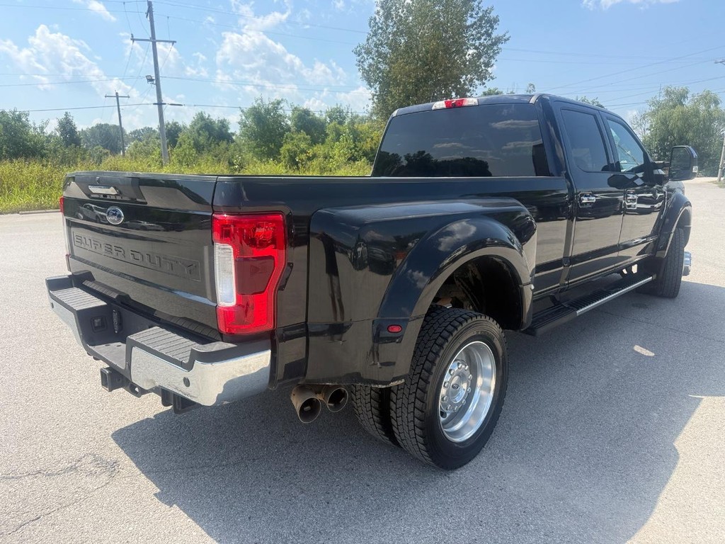 Ford Super Duty F-450 DRW Vehicle Full-screen Gallery Image 5