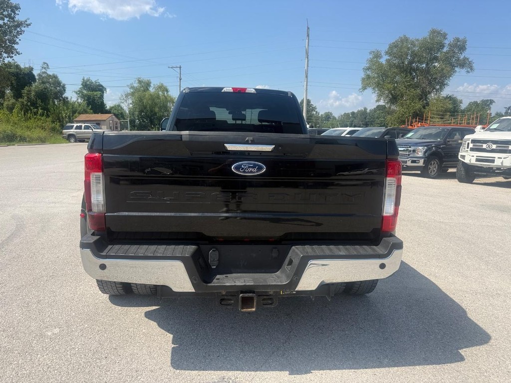 Ford Super Duty F-450 DRW Vehicle Full-screen Gallery Image 7