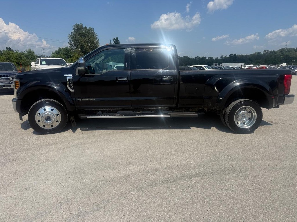 Ford Super Duty F-450 DRW Vehicle Full-screen Gallery Image 9