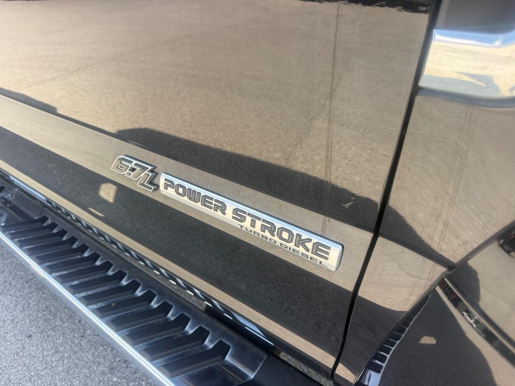 Ford Super Duty F-450 DRW Vehicle Full-screen Gallery Image 11