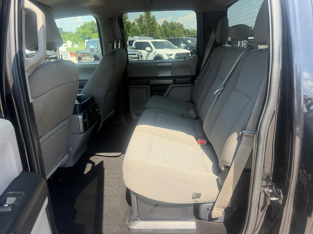 Ford Super Duty F-450 DRW Vehicle Full-screen Gallery Image 18