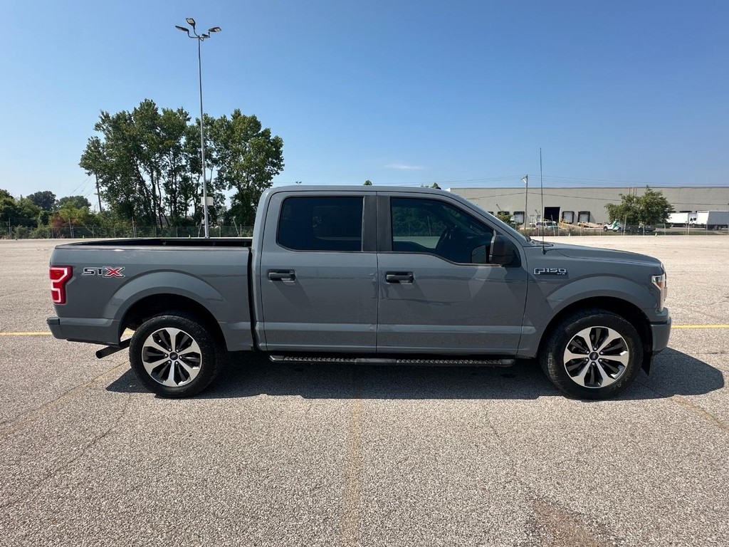 Ford F-150 Vehicle Full-screen Gallery Image 2