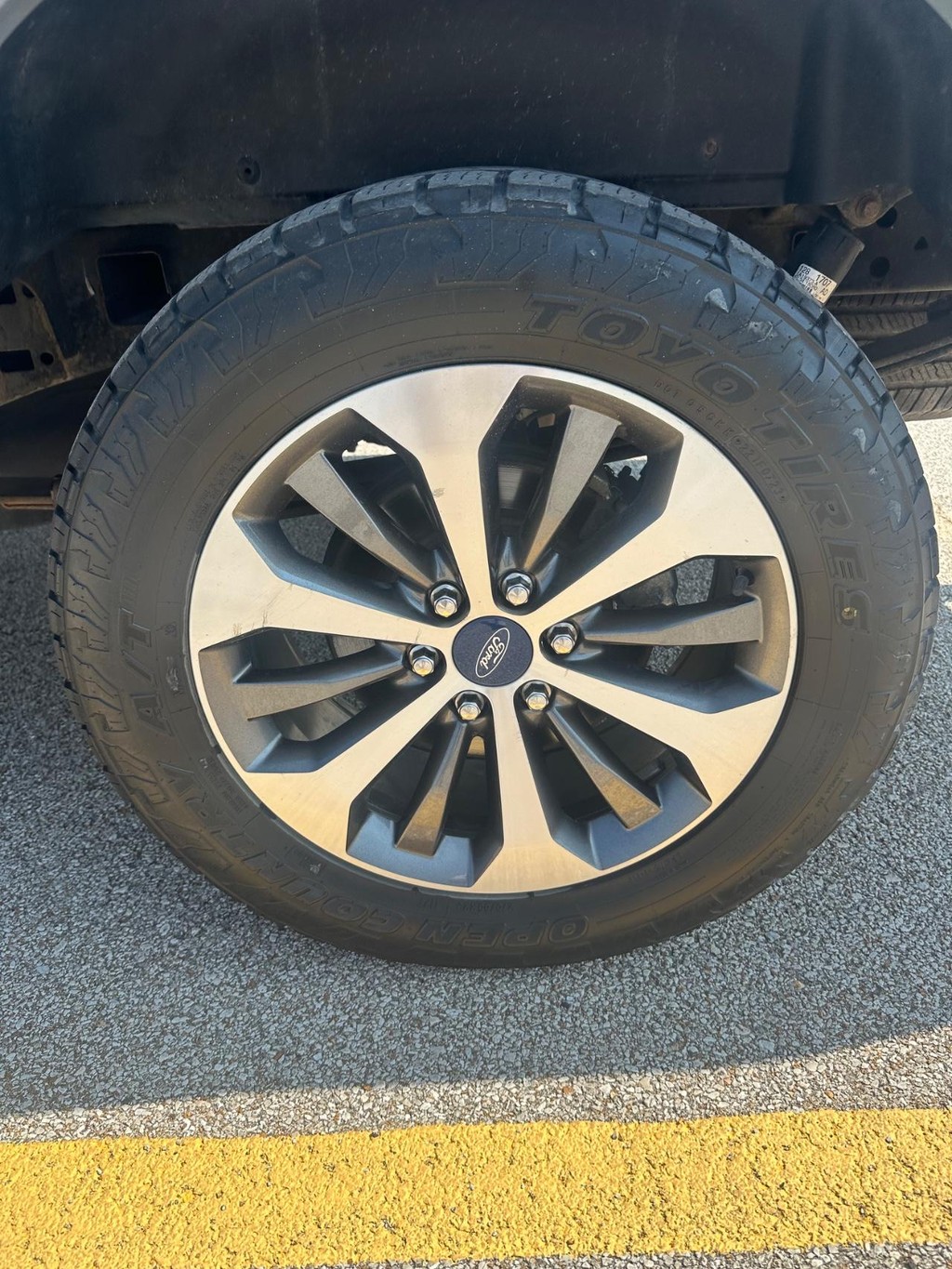 Ford F-150 Vehicle Full-screen Gallery Image 10