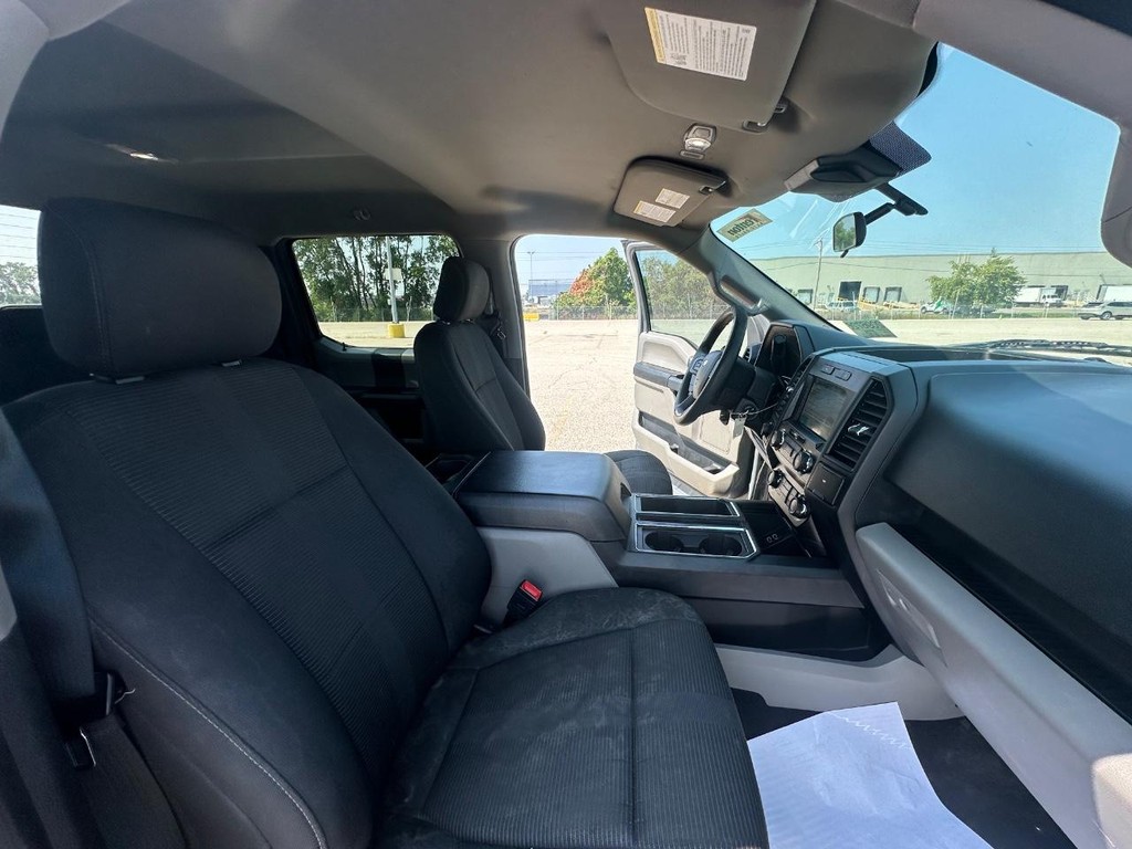 Ford F-150 Vehicle Full-screen Gallery Image 12