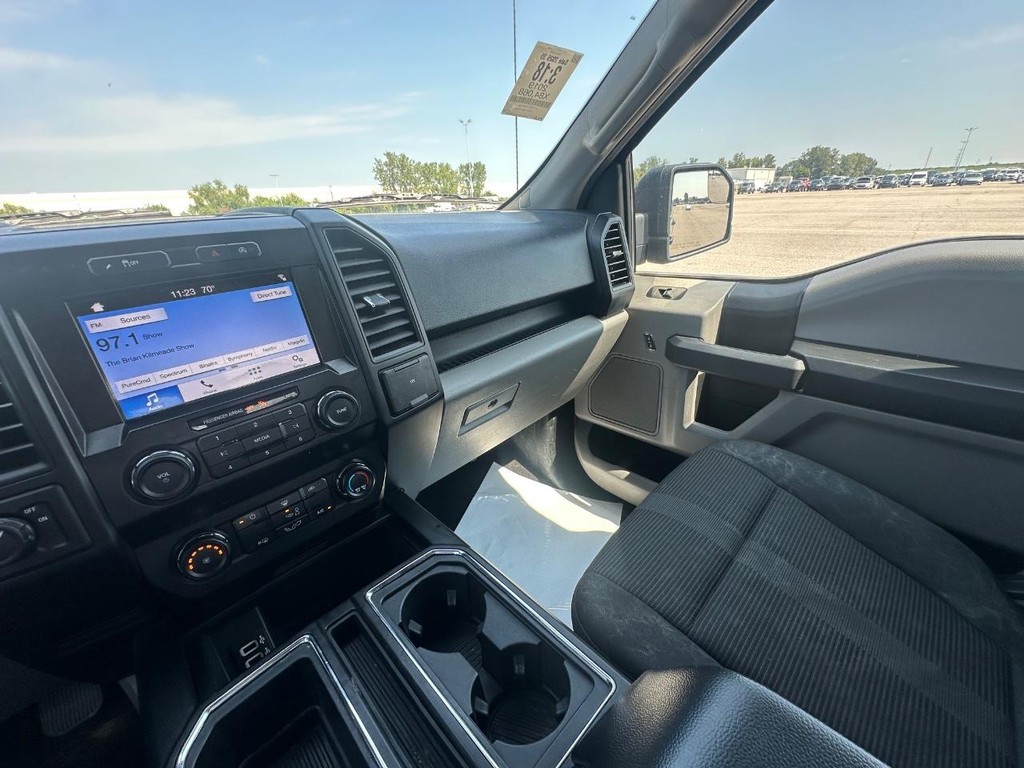 Ford F-150 Vehicle Full-screen Gallery Image 15