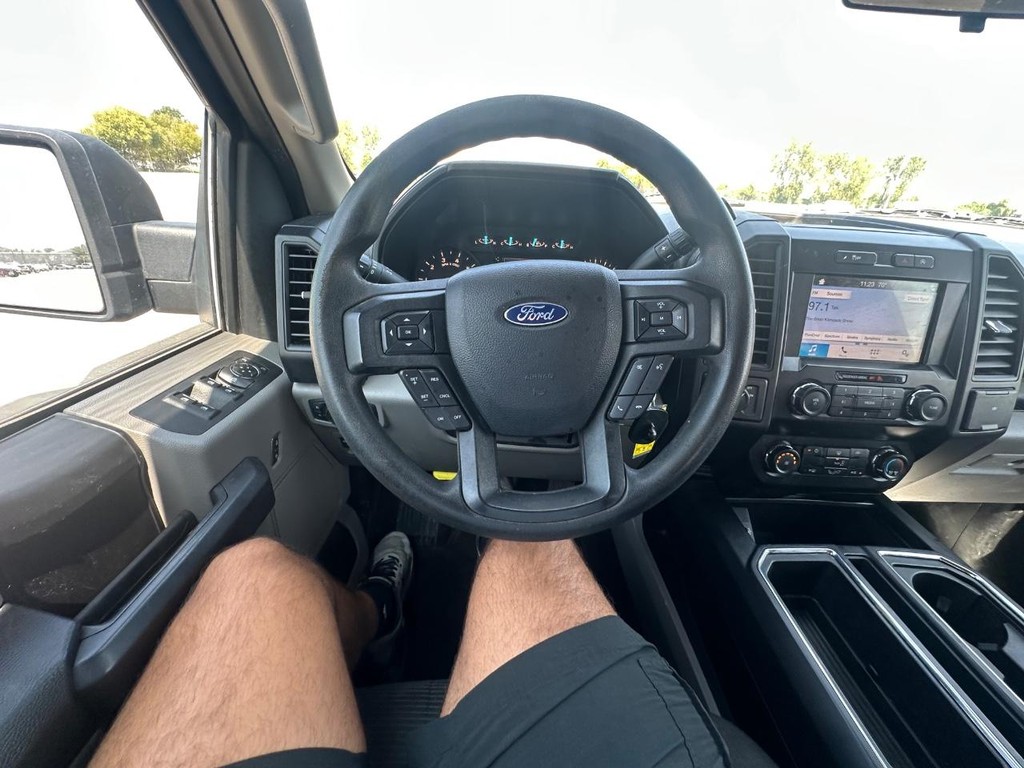 Ford F-150 Vehicle Full-screen Gallery Image 17