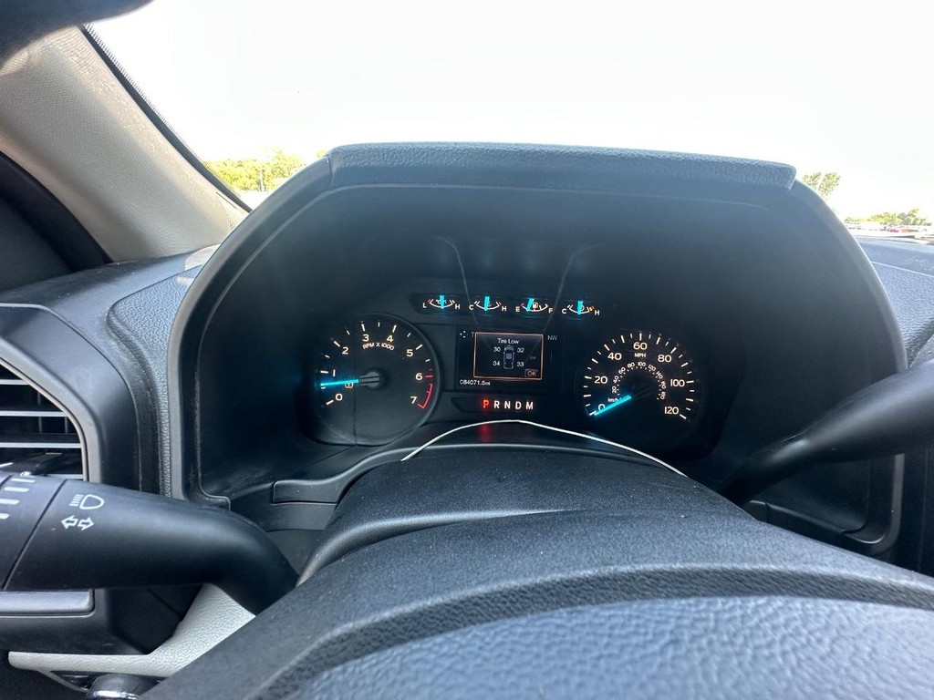 Ford F-150 Vehicle Full-screen Gallery Image 18