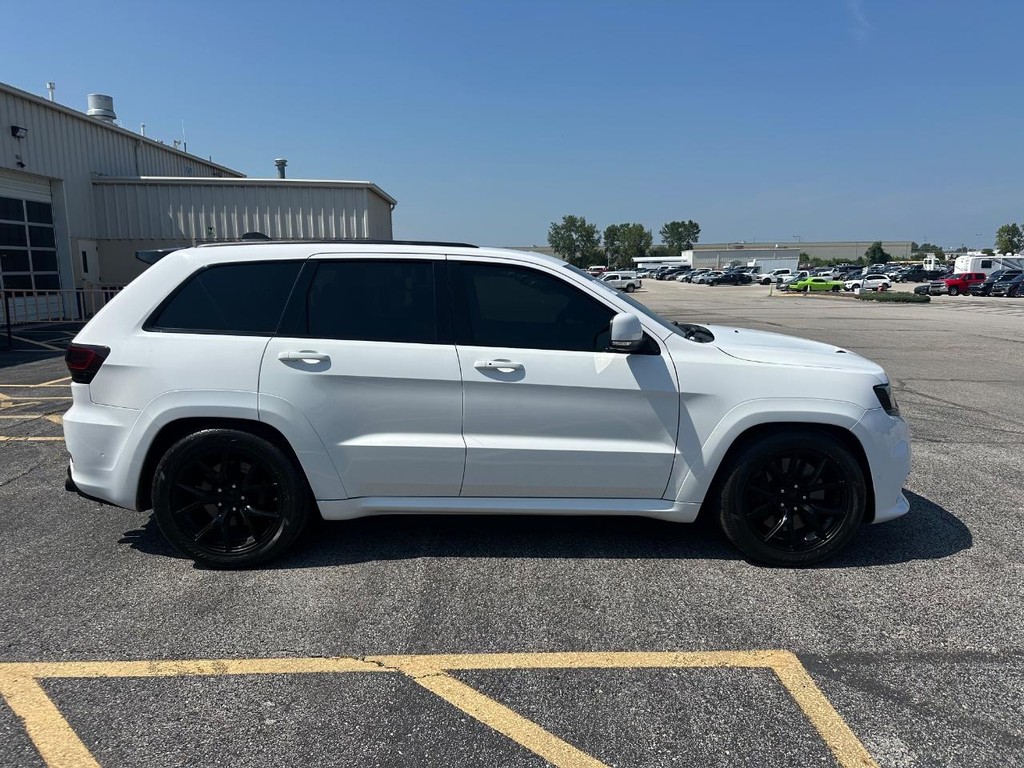 Jeep Grand Cherokee Vehicle Full-screen Gallery Image 2
