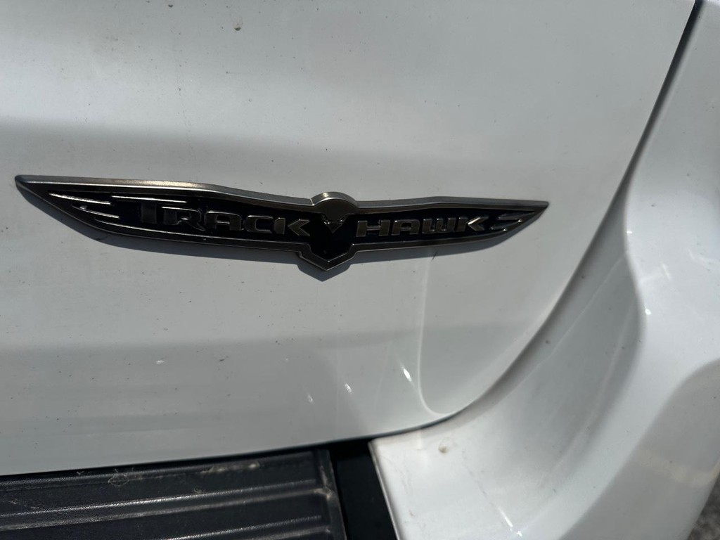 Jeep Grand Cherokee Vehicle Full-screen Gallery Image 3