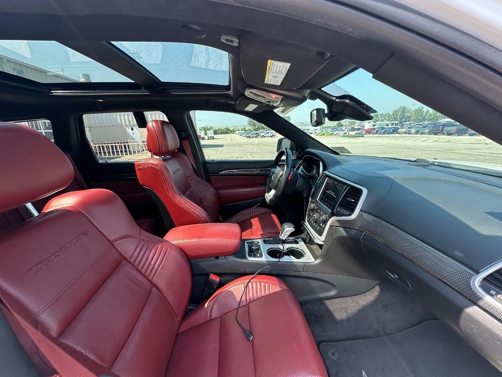 Jeep Grand Cherokee Vehicle Full-screen Gallery Image 15