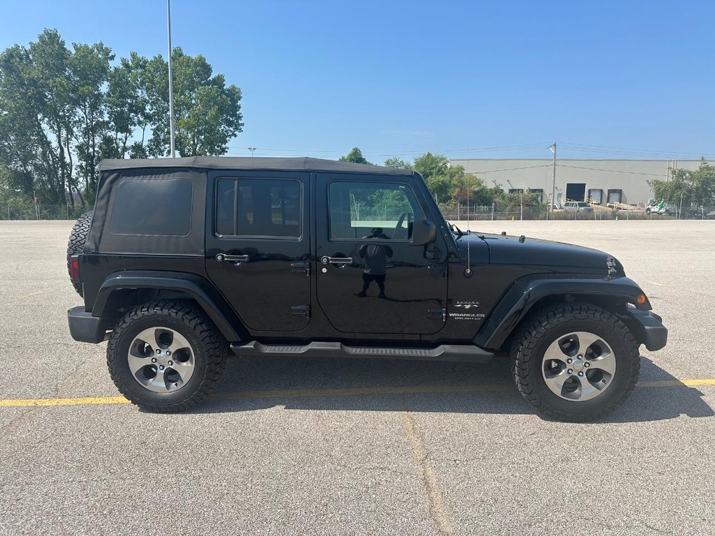 Jeep Wrangler Unlimited Vehicle Full-screen Gallery Image 2