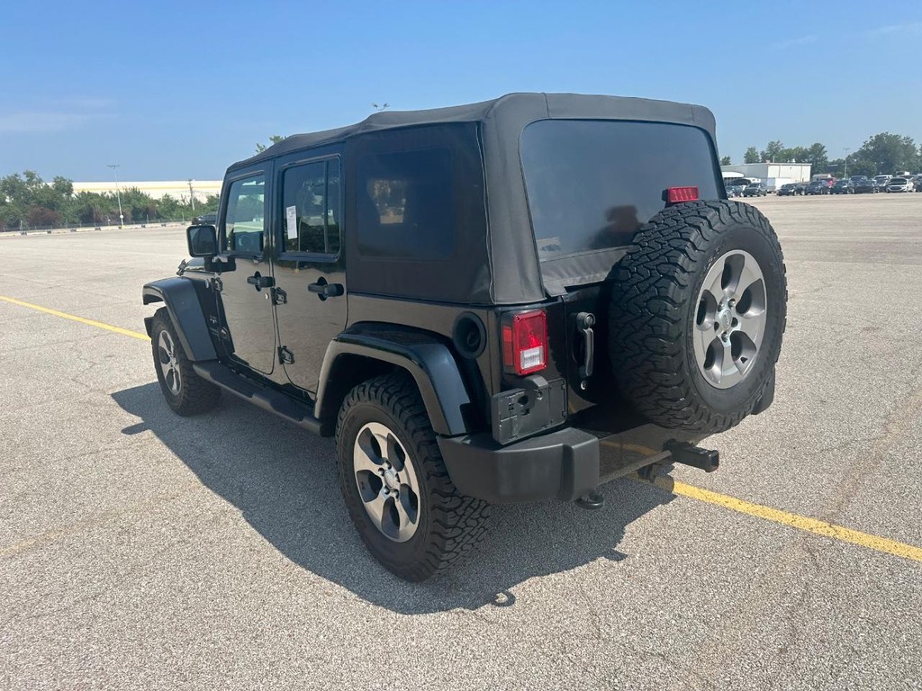 Jeep Wrangler Unlimited Vehicle Full-screen Gallery Image 3
