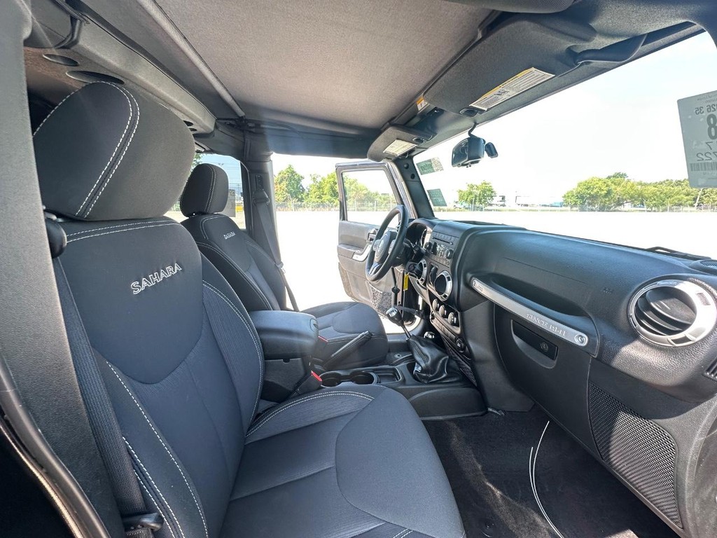 Jeep Wrangler Unlimited Vehicle Full-screen Gallery Image 15