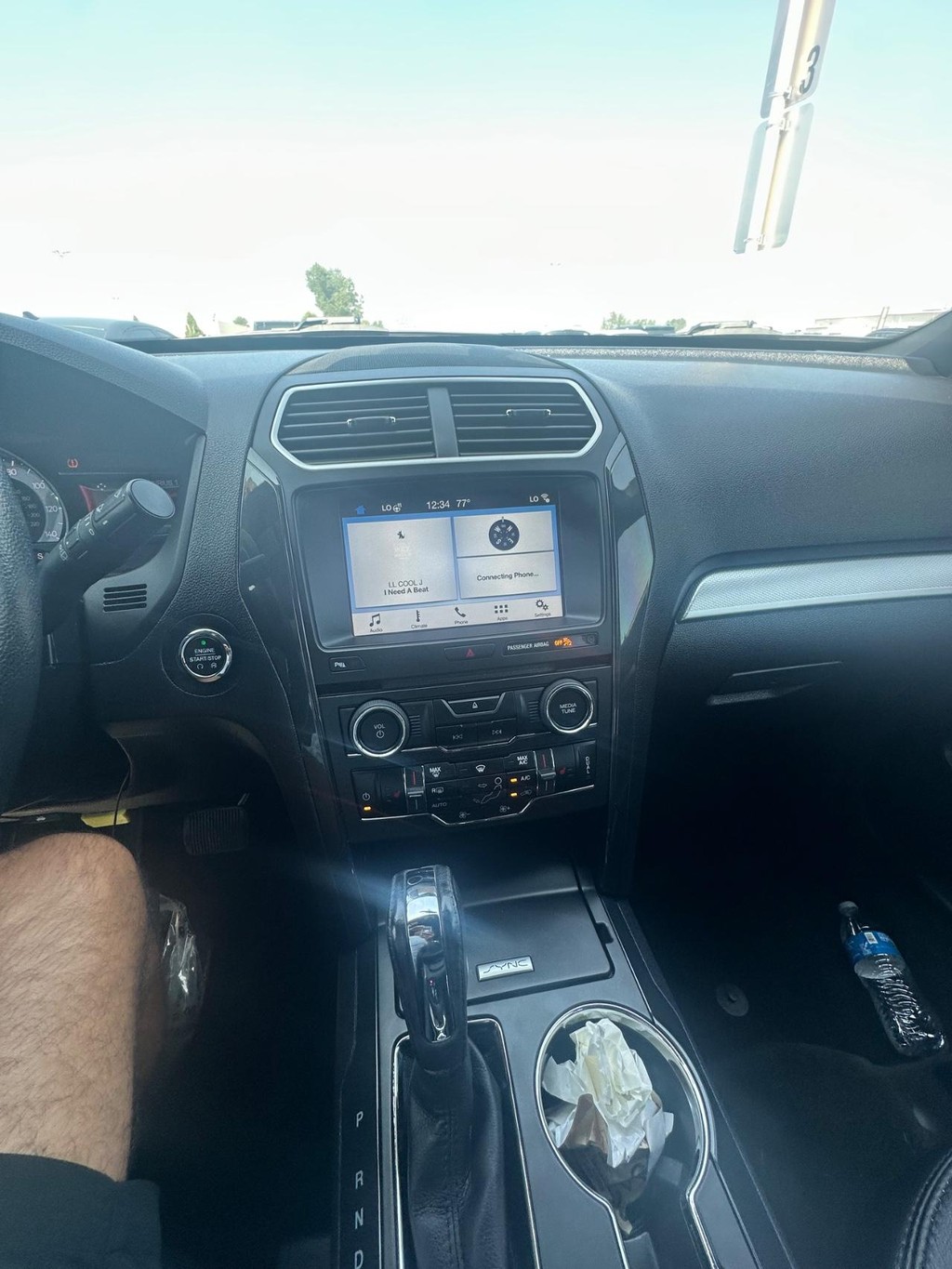 Ford Explorer Vehicle Full-screen Gallery Image 18