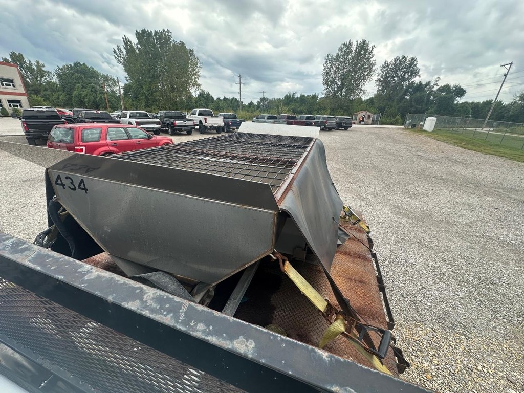 Ford Super Duty F-450 DRW Vehicle Full-screen Gallery Image 11