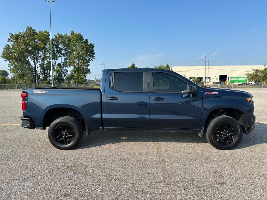 Chevrolet Silverado 1500 Vehicle Full-screen Gallery Image 02