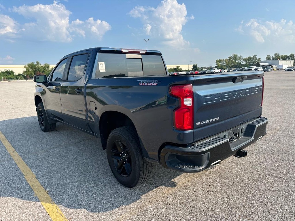 Chevrolet Silverado 1500 Vehicle Full-screen Gallery Image 03