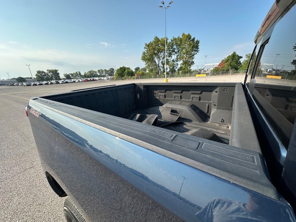 Chevrolet Silverado 1500 Vehicle Full-screen Gallery Image 13