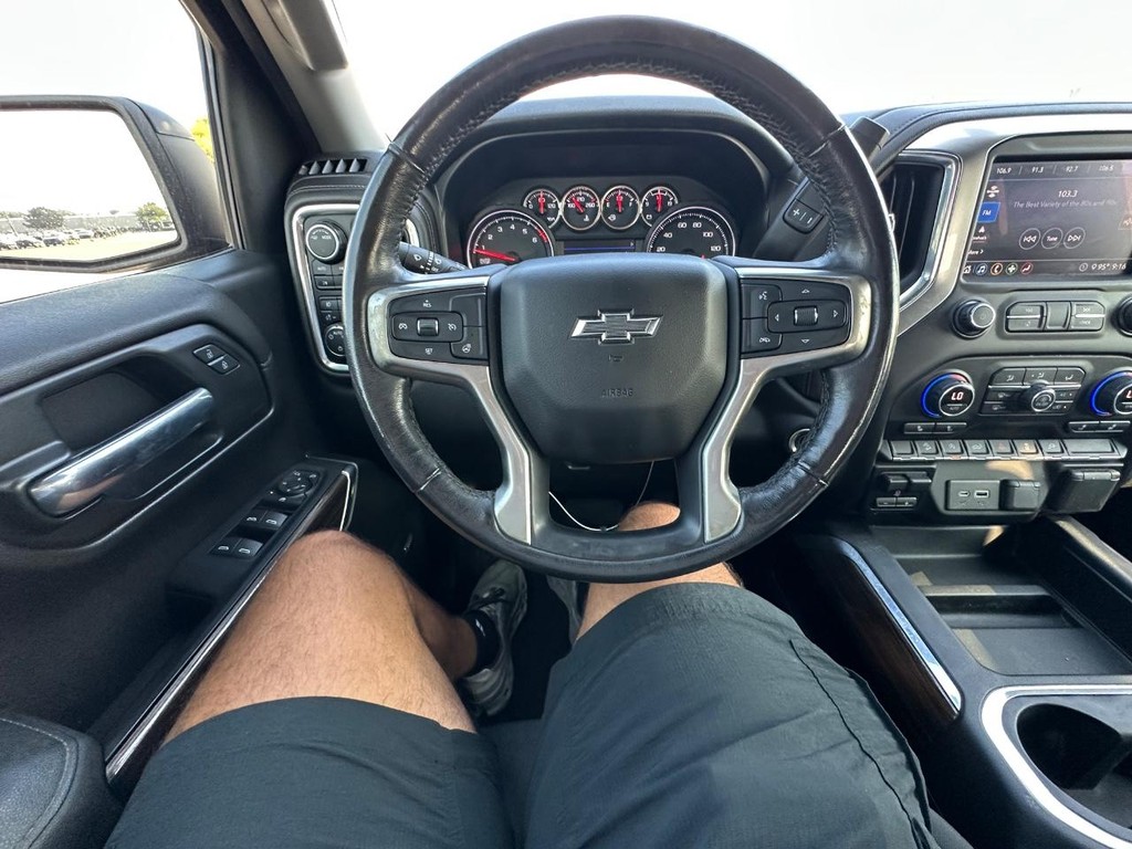 Chevrolet Silverado 1500 Vehicle Full-screen Gallery Image 19