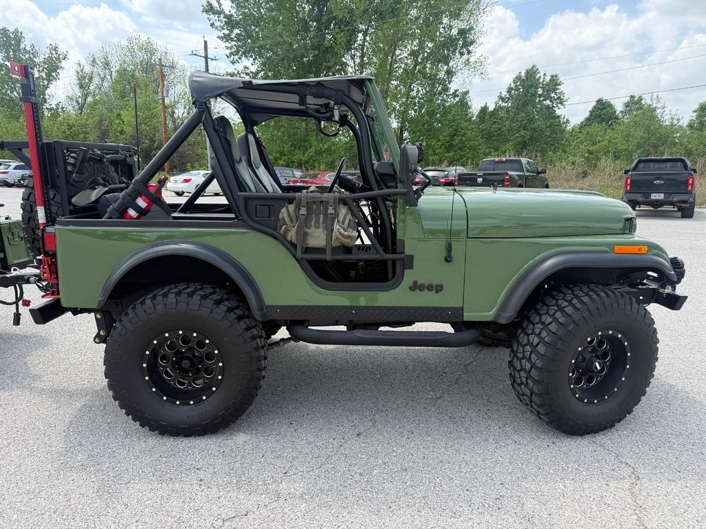 Jeep CJ-5 Vehicle Full-screen Gallery Image 5