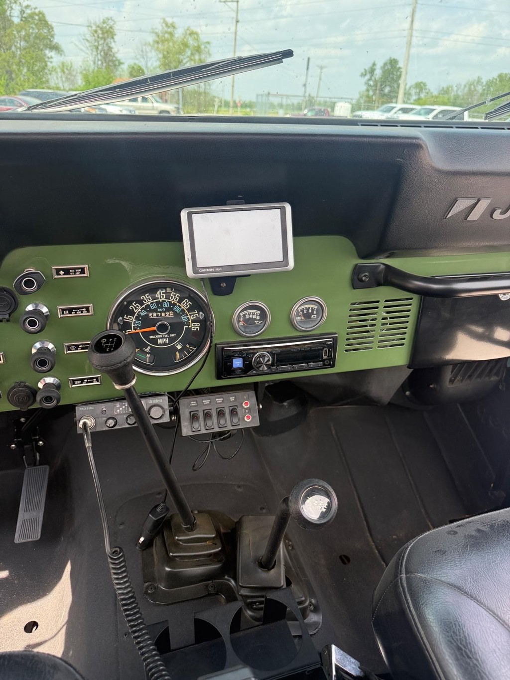Jeep CJ-5 Vehicle Full-screen Gallery Image 13