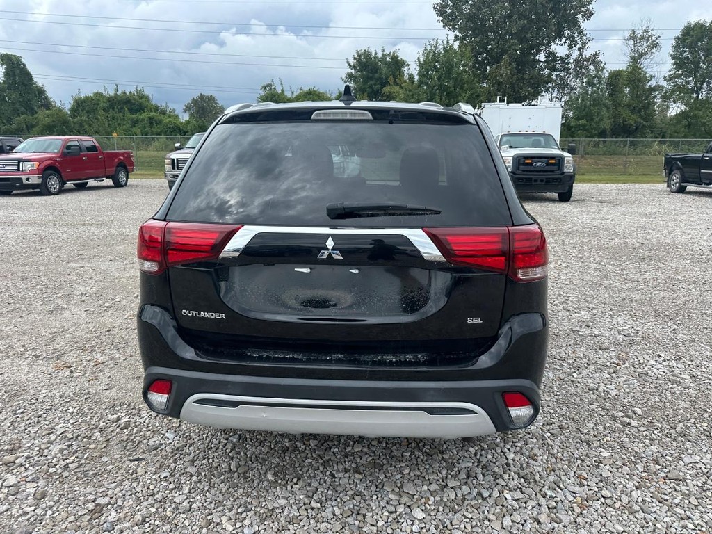 Mitsubishi Outlander Vehicle Full-screen Gallery Image 2