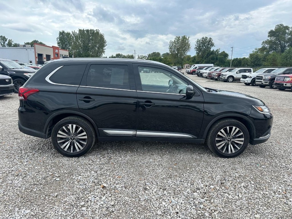 Mitsubishi Outlander Vehicle Full-screen Gallery Image 4