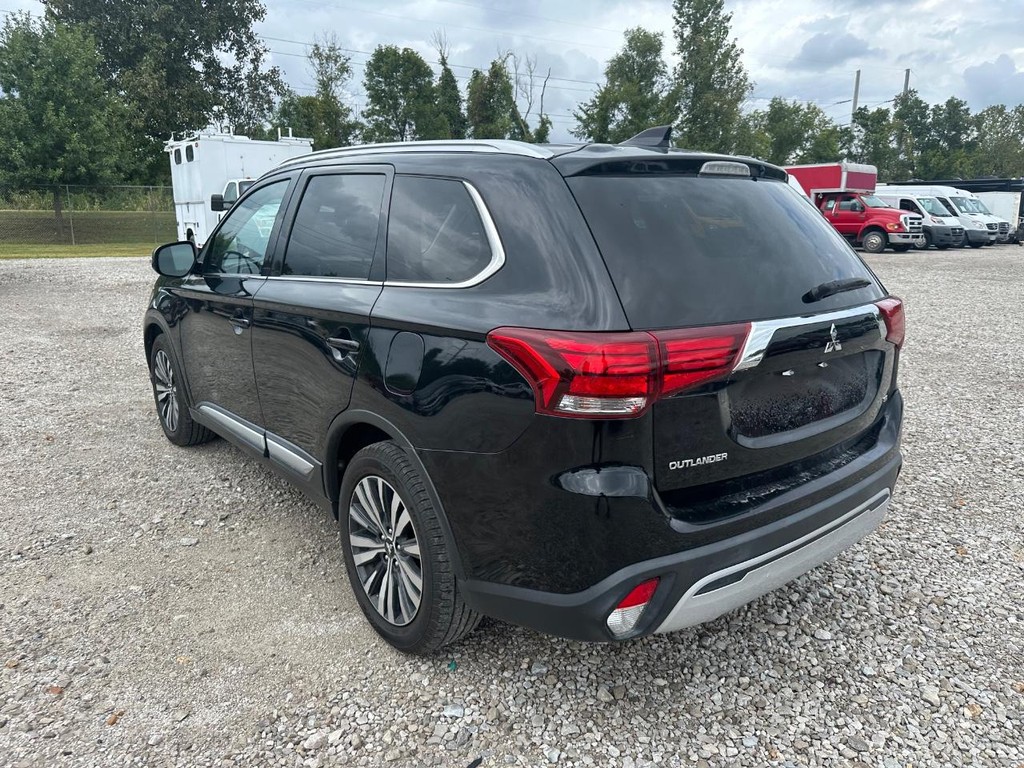 Mitsubishi Outlander Vehicle Full-screen Gallery Image 7