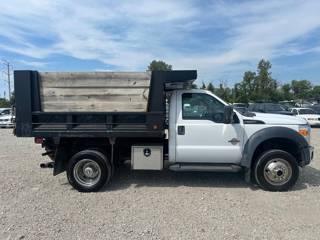Ford Super Duty F-550 DRW Vehicle Full-screen Gallery Image 2