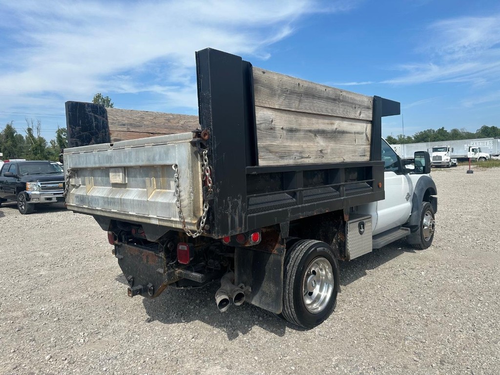 Ford Super Duty F-550 DRW Vehicle Full-screen Gallery Image 3