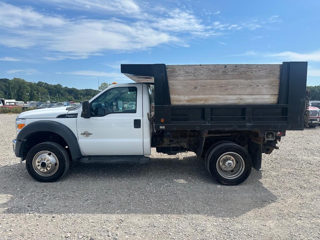 Ford Super Duty F-550 DRW Vehicle Full-screen Gallery Image 4