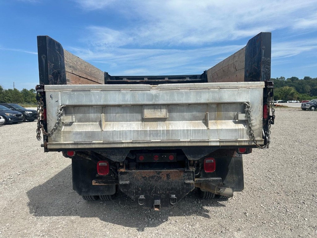 Ford Super Duty F-550 DRW Vehicle Full-screen Gallery Image 6