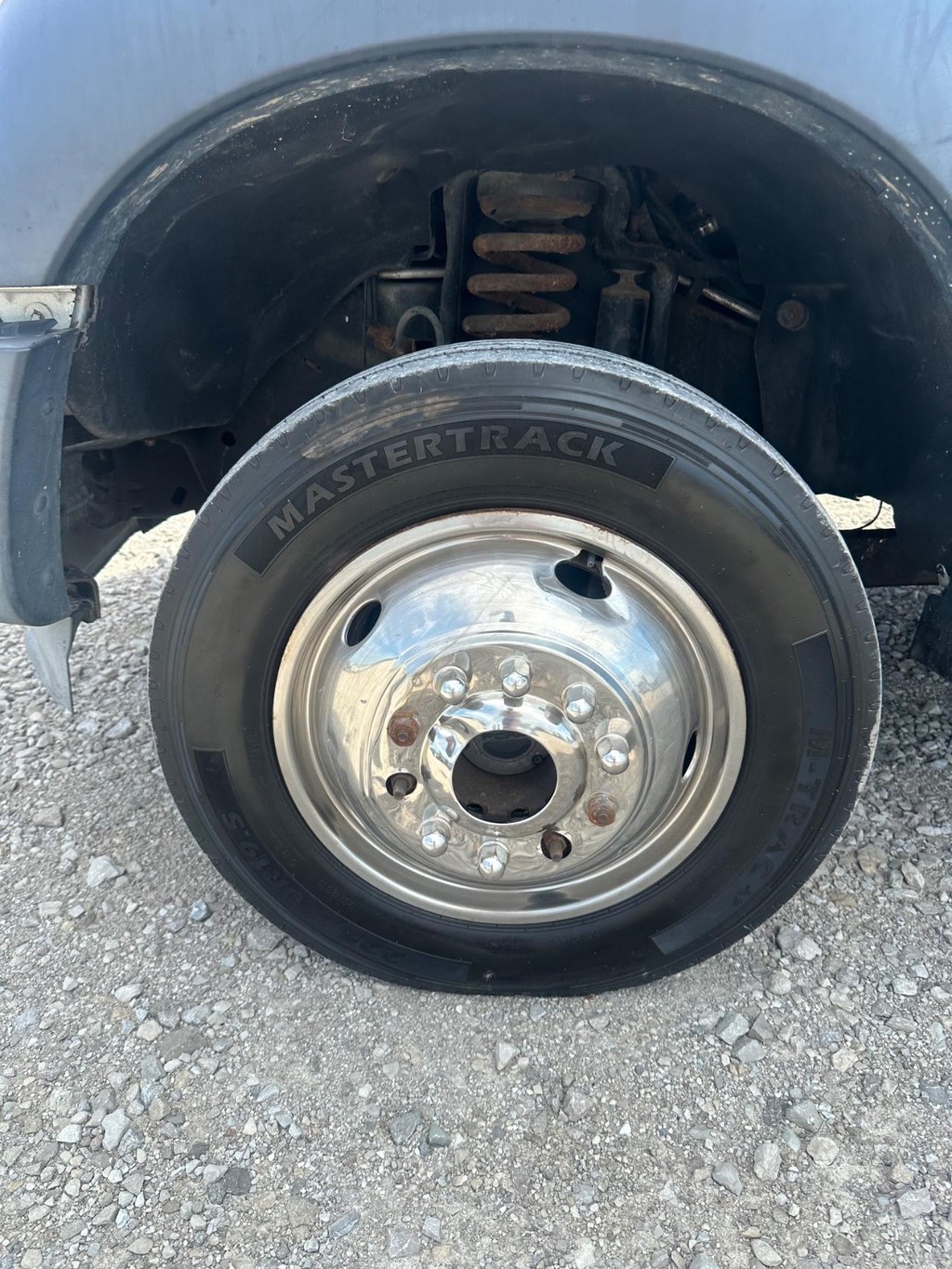 Ford Super Duty F-550 DRW Vehicle Full-screen Gallery Image 7