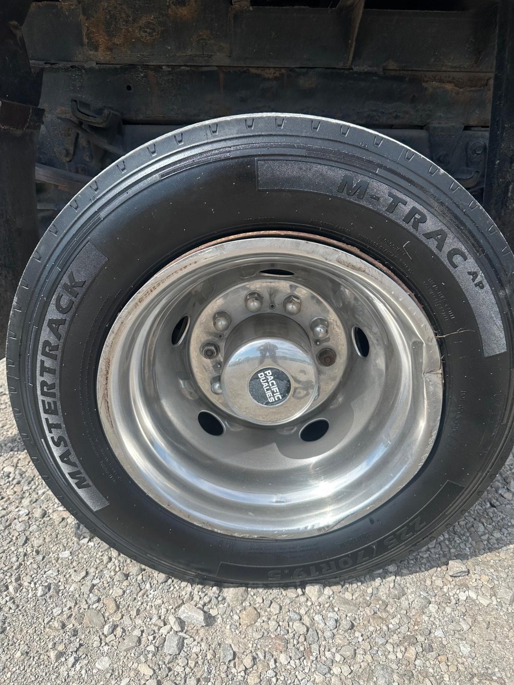 Ford Super Duty F-550 DRW Vehicle Full-screen Gallery Image 10
